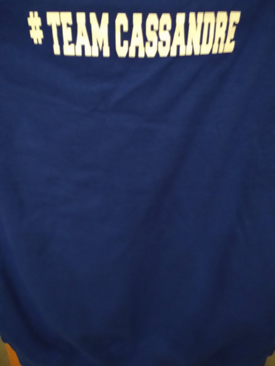 AudeVisine's tweet photo. #ExtinctionDesFeux
J'ai reçu mon sweatshirt #teamCassandre au retour du collège de n2 😉
Demain bain de vinaigre puis premier lavage avant de le porter lundi
Et #Malice #potichat va peut être aider mes muscles à se décontracter https://t.co/9H9mmA07s3