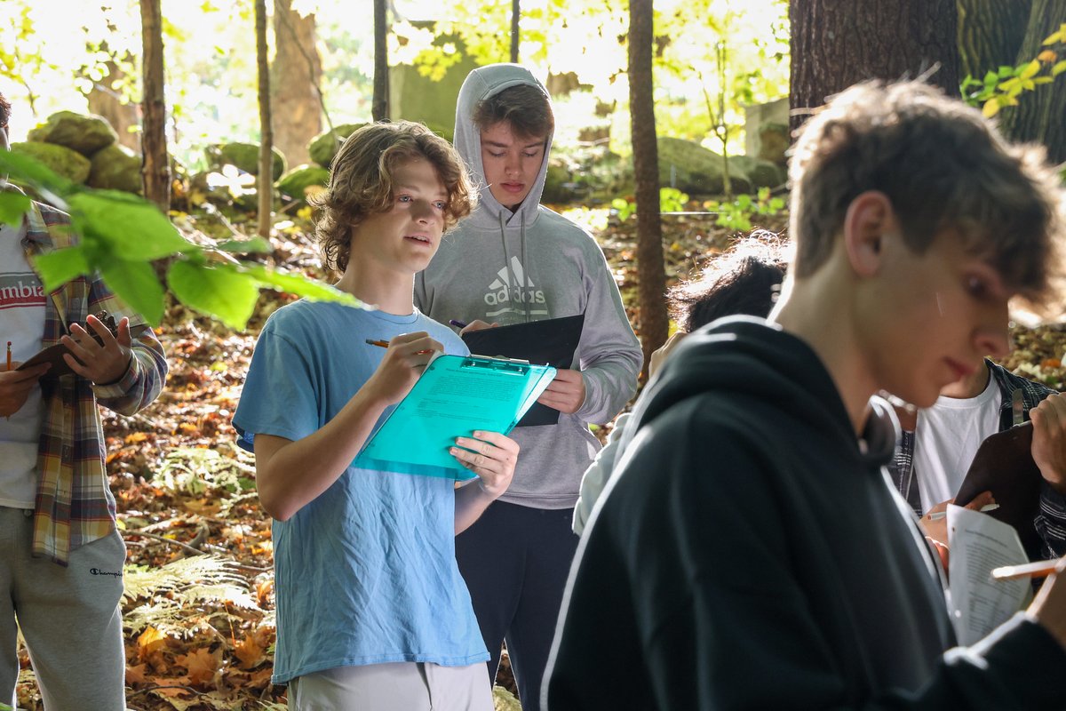 CushingScience's tweet photo. Biology II - Ecology students go on a hike to identify various trees and plants by recognizing their leaves, bark, and environment they live in. Photos: https://t.co/lTXmdewqb8 https://t.co/XA0JvyMmkD