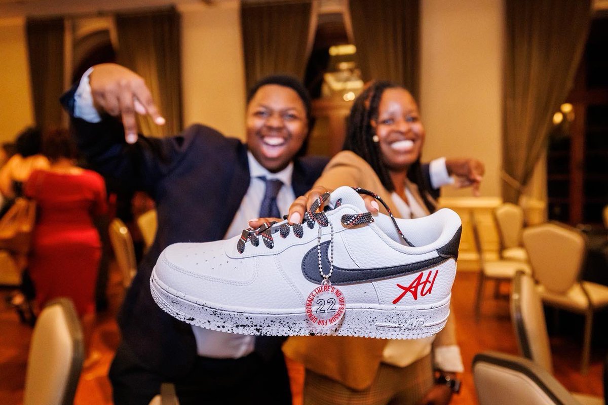 Britt Davis tweet media