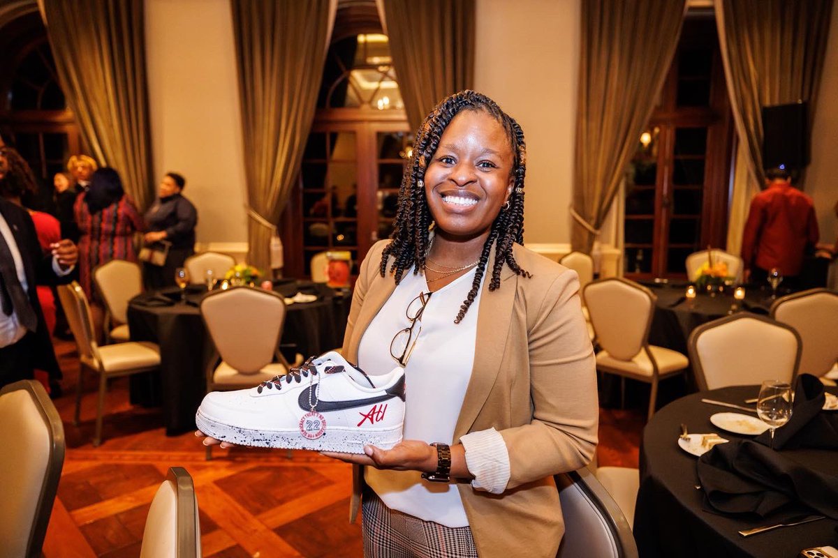 Britt Davis tweet media