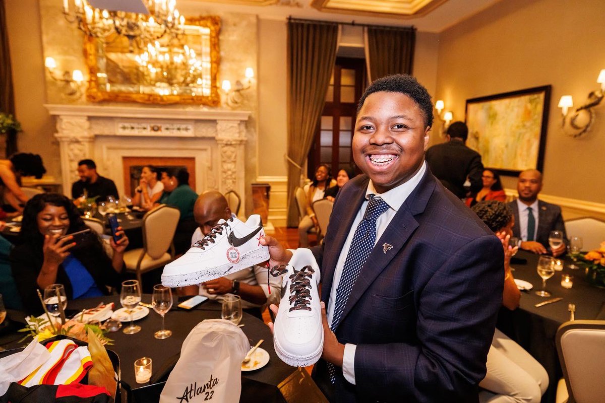 Britt Davis tweet media