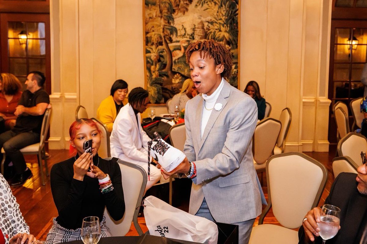 Britt Davis tweet media