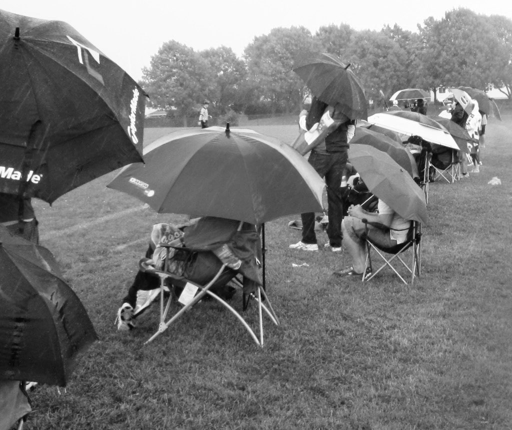 Smallfieldjnrs's tweet photo. We couldn’t finish our week without thanking the parents, grandparents, siblings &amp; carers that come rain or shine, support their child’s team, give lifts to and wash those muddy shorts! Cheers to you 🍻 #footballfamily https://t.co/JkKay66F0f