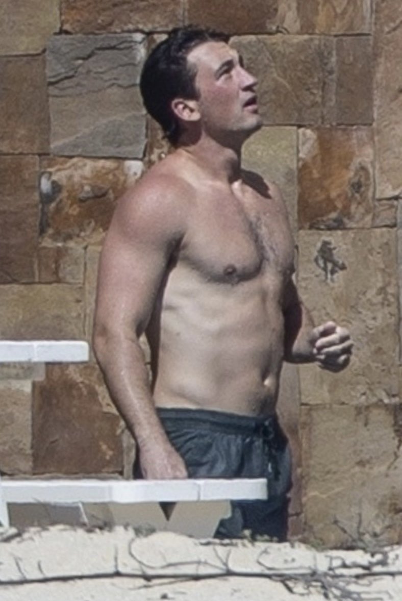 📸 Miles during vacation on Thursday afternoon (October 13) in Cabo San Lucas, Mexico.