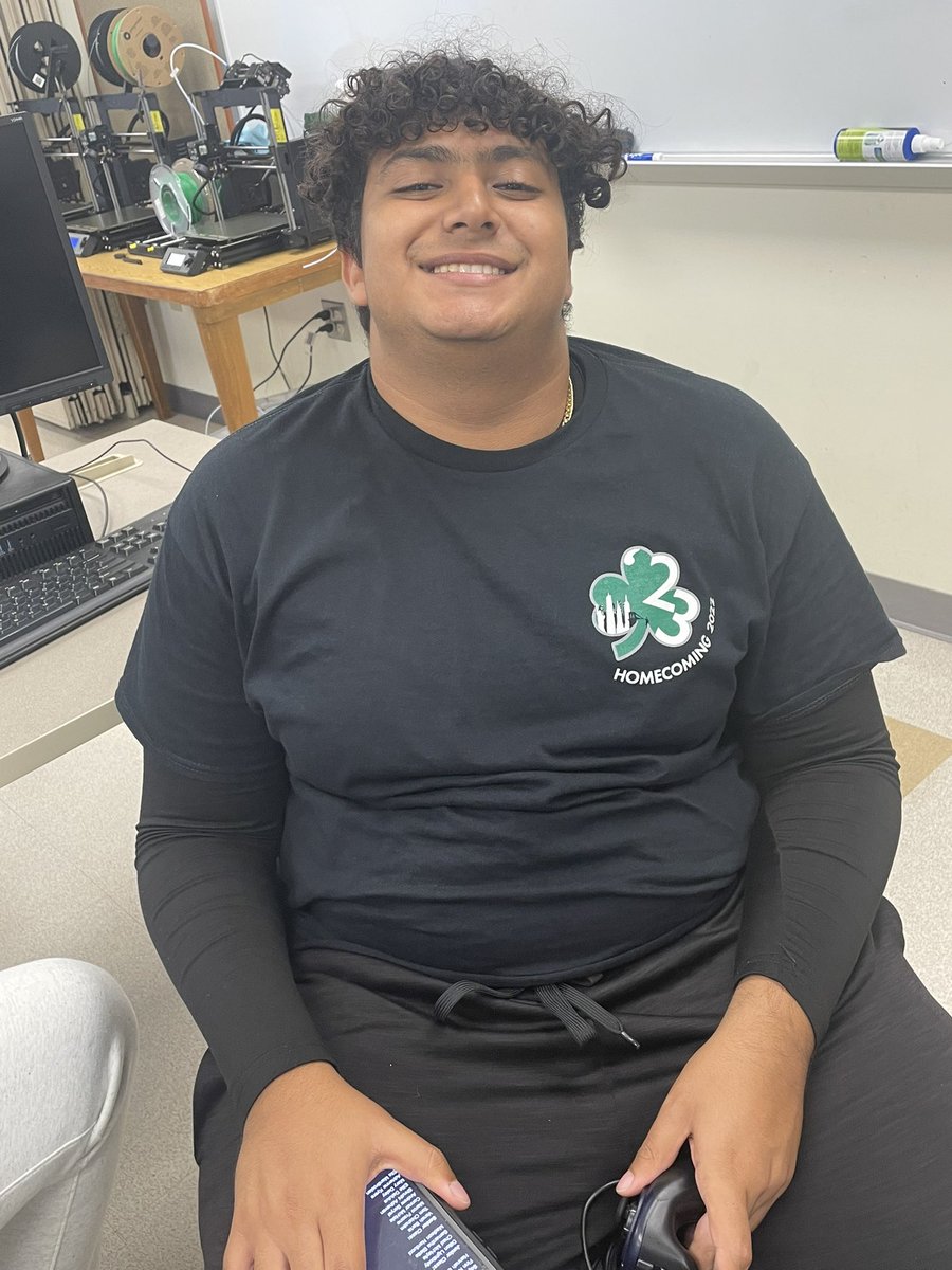 FeehanRobotics's tweet photo. .@ASoryal of homecoming court makes an appearance!!! https://t.co/K0UrpbDsco