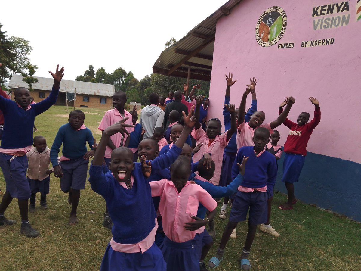 The silent world of the deaf community at keringet primary for the H.I in west pokot county.
Let's educate the deaf children and give them skills @djsugafree @DeafinitelyW @Jedwaflex @DeafBibleSoc @Ncpwds @KnadInfo @DeafKenya @DeafAction