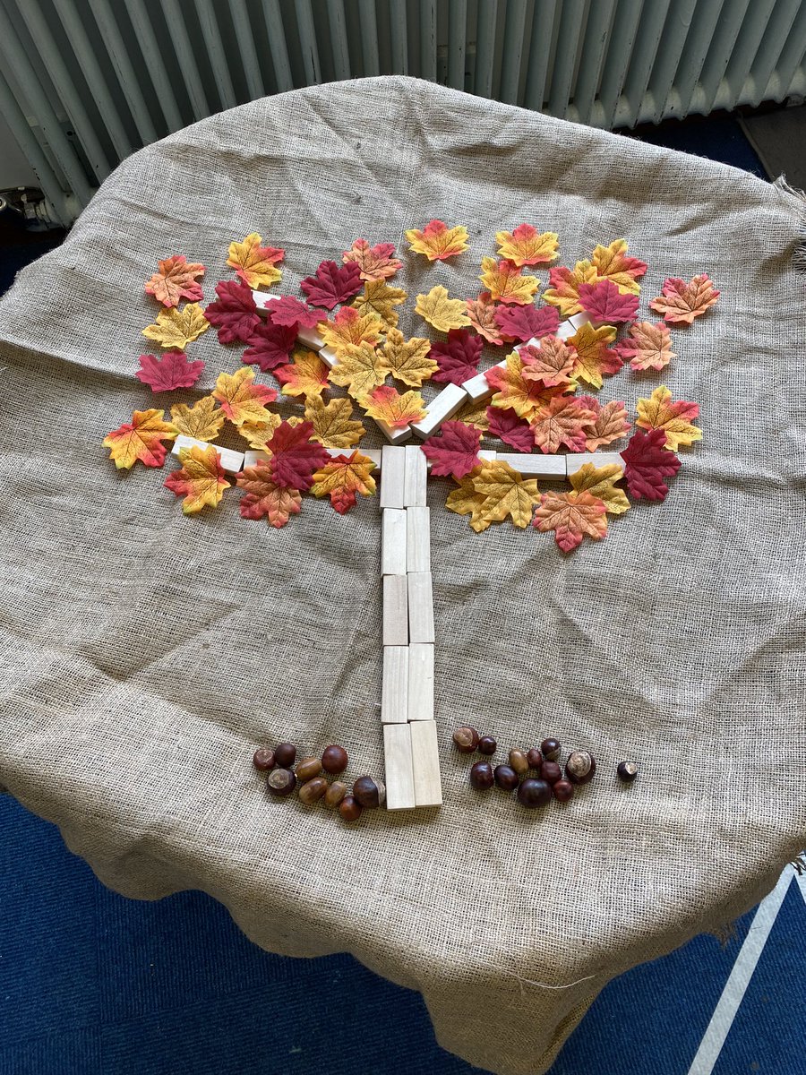 This week we’ve been exploring autumn and we made autumn pictures 🍁🍂
