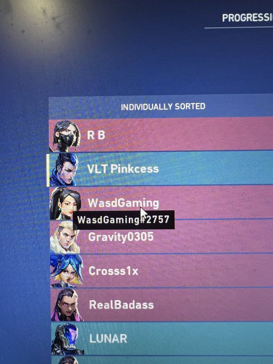 PinkcessDB's tweet photo. Reason why a lot of girls doesn’t play @playVALORANTsa Can we make this place a safe place for girls and report this guy? https://t.co/PBFqxjEbHQ
