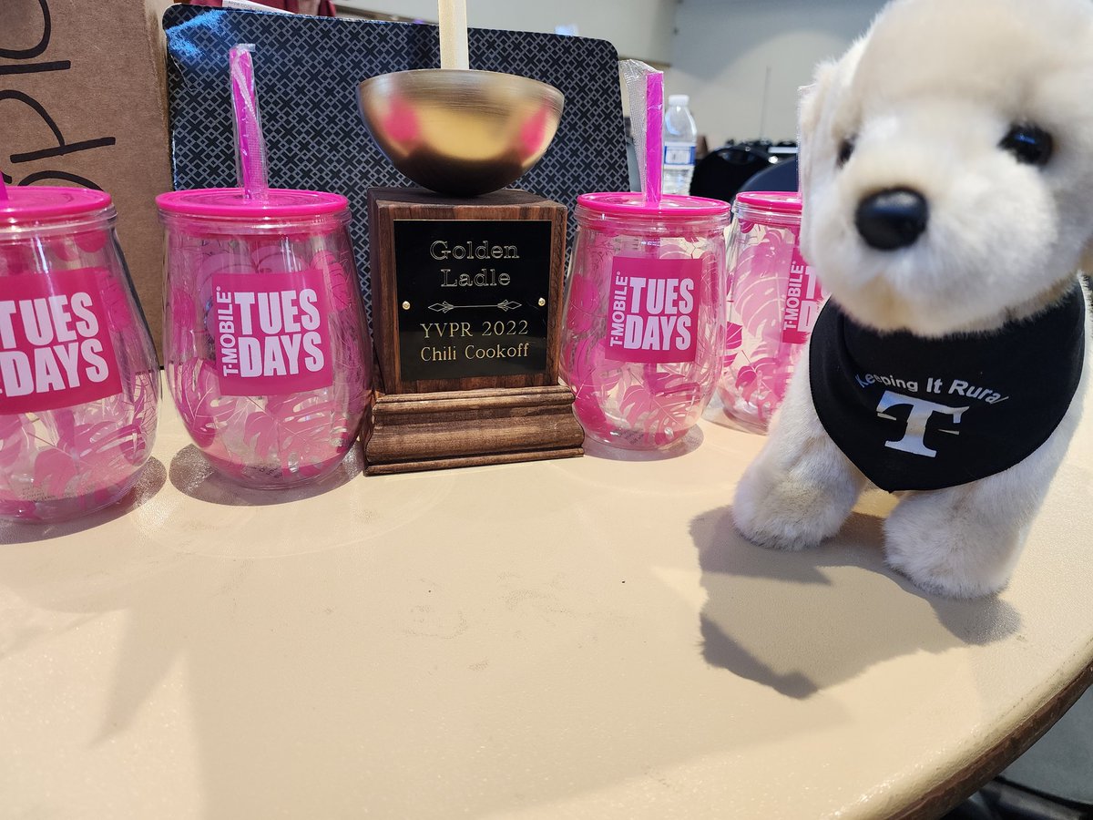 kkgeorge71's tweet photo. Bandon is here helping setup for the 17th Annual Chili Cook Off supporting Yakima Valley Pet Rescue. @JohnStevens_ @MetroMagneto @geoffdean10 @TraceyNielsen99 @JonFreier @JohnLegere @TMobile https://t.co/pOeu7RoMQt