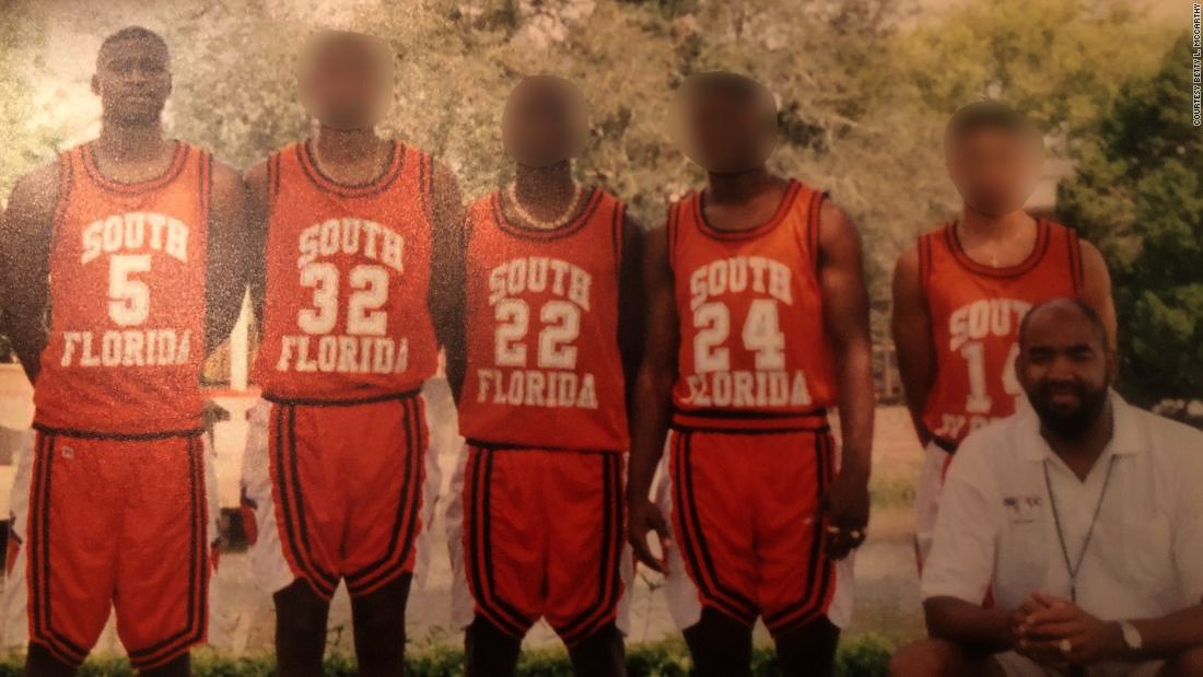 LeftSentThis's tweet image. Today would’ve been George Floyd’s 49th birthday. I want to remember him for something that he loved–hoopin’.

This is a picture of Floyd while playing college ball at South Florida State College, where he averaged a solid 14 per game (that’s not as easy as some of y’all think).