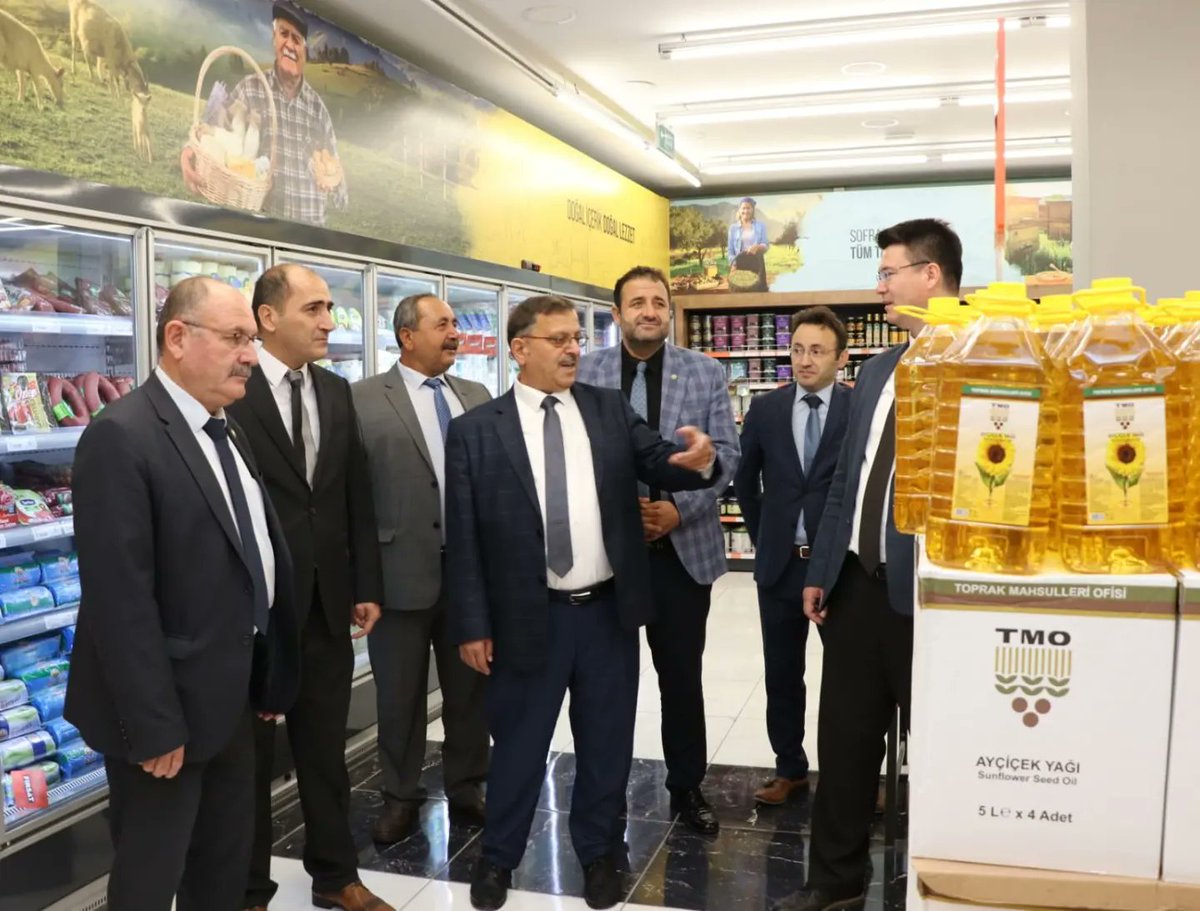 bolge_izmir_tkk's tweet photo. Üreticilerden aldığı güçle büyümeye devam eden Tarım Kredi Kooperatif Market'in İzmir Buca-İnönü Şubesi  Merkez Birliği Yönetim Kurulu  Başkanı Köksal KACIR , Başkan Vekilleri  Yönetim Kurulu Üyemiz  ve Bölge Müdürümüz Serhat ÖZÜBEK'in katılımıyla  açıldı https://t.co/svW86J4Uv0