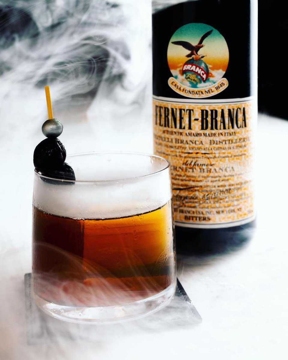 FernetBranca's tweet image. Kick off spooky season with a dark and distinctive cocktail. 

📸: @thetipsycamera, @farmacianorthend

#SpookyCocktails #FernetBrancaCocktails #Mixology #TheOnlyFernet