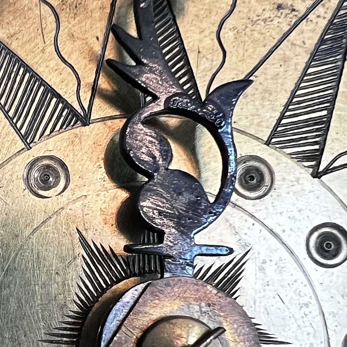 MonroeHistoryPA's tweet photo. Welcome to this week's #MagnifiedMonday challenge! Which artifact from our museum collection do you think is pictured in this close-up view? Share your best guesses and check back tomorrow for the full image to be revealed. 🤔🔎🕵️‍♀️ #HistoricObjects #GuessingGame #StroudMansion https://t.co/BvZMF1WHaG