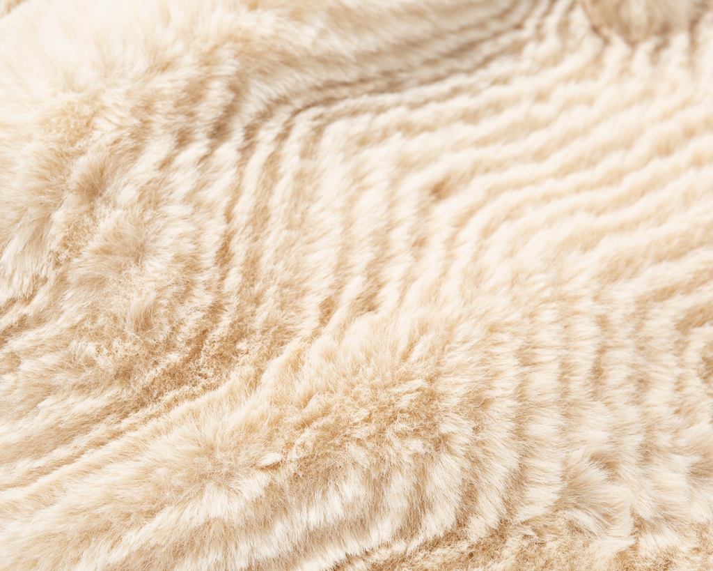 New! ✨ Welcome the latest addition to our selection of luxe throws.

Available in two stunning colourways, our Maribu throws are here to add a soft glow to your living spaces. What do you think? 

Explore 👇🏽

l8r.it/b63Y