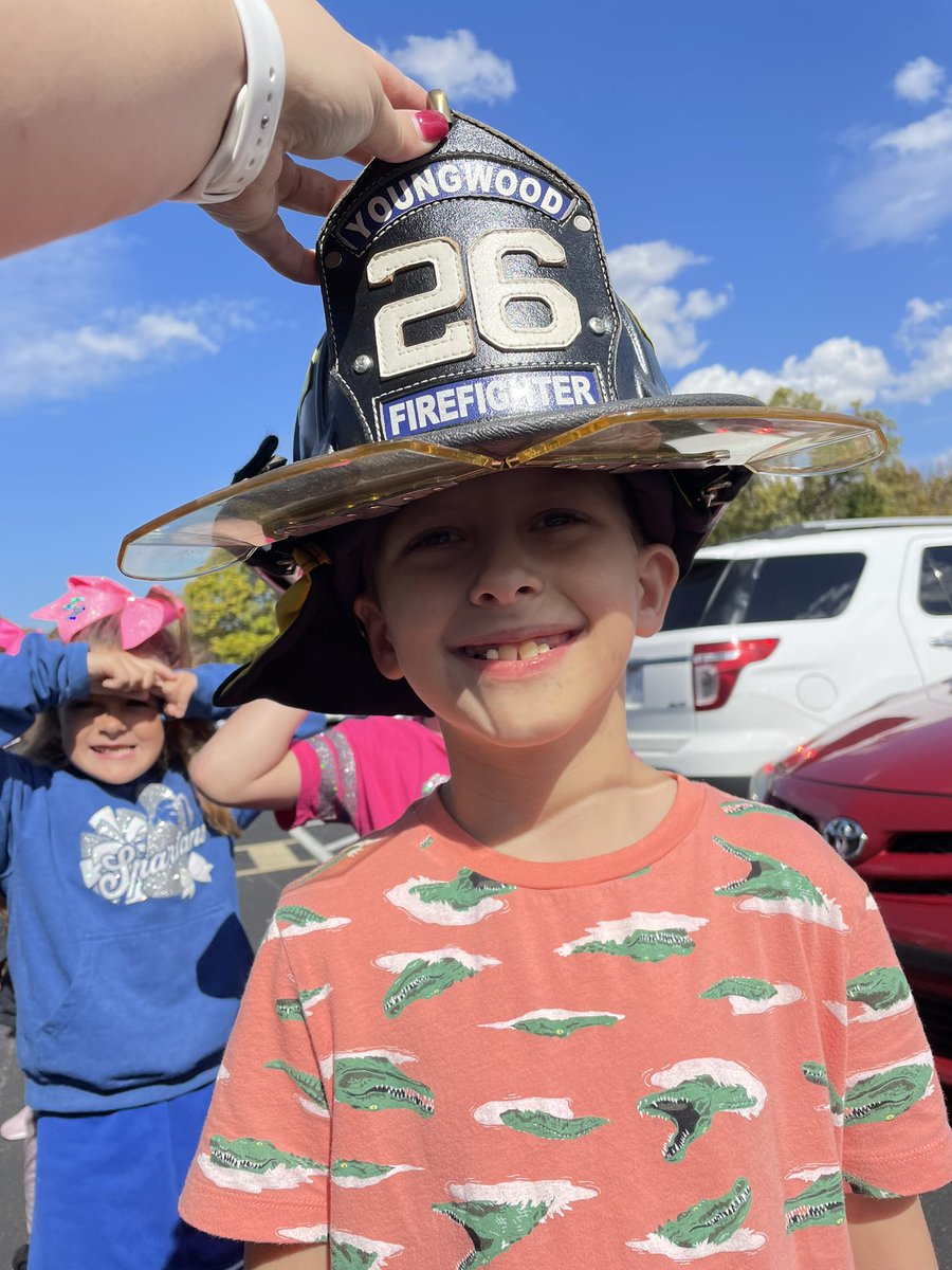 miss_walling's tweet photo. Fire Prevention Day at @hasd_stw ! Thank you to all fire personnel for coming to teach about fire safety! Check out these future fireman! 👍🏼 https://t.co/J5hh2yNRkW