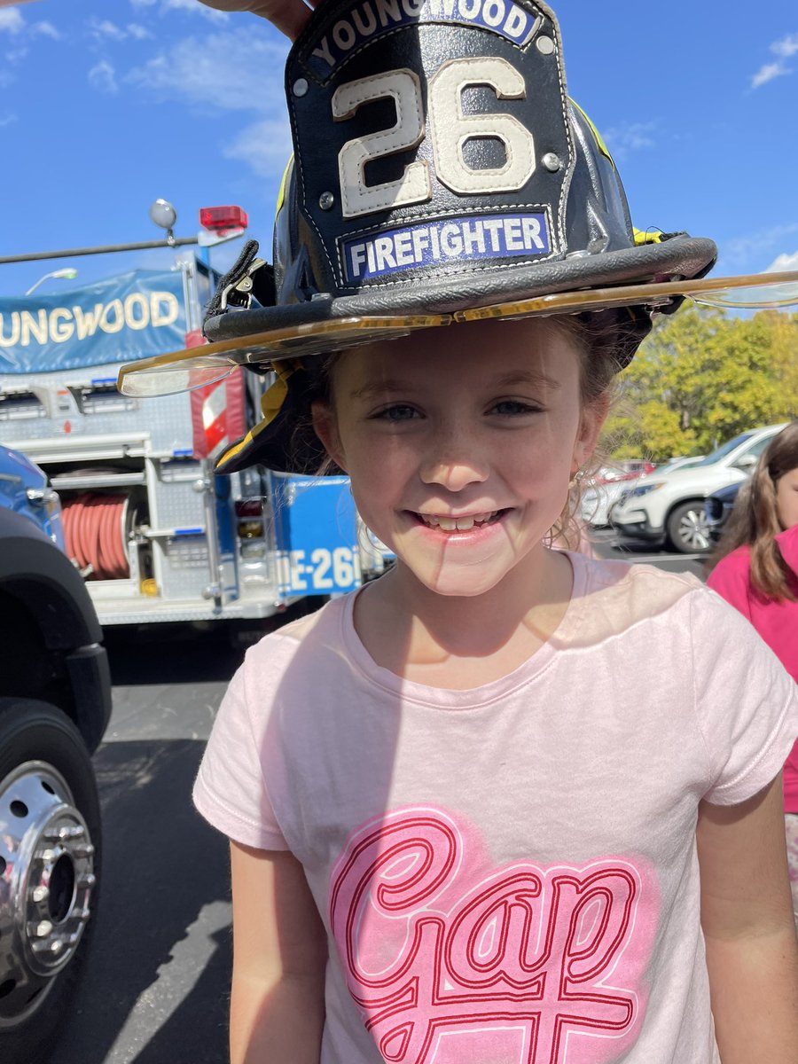 miss_walling's tweet photo. Fire Prevention Day at @hasd_stw ! Thank you to all fire personnel for coming to teach about fire safety! Check out these future fireman! 👍🏼 https://t.co/J5hh2yNRkW