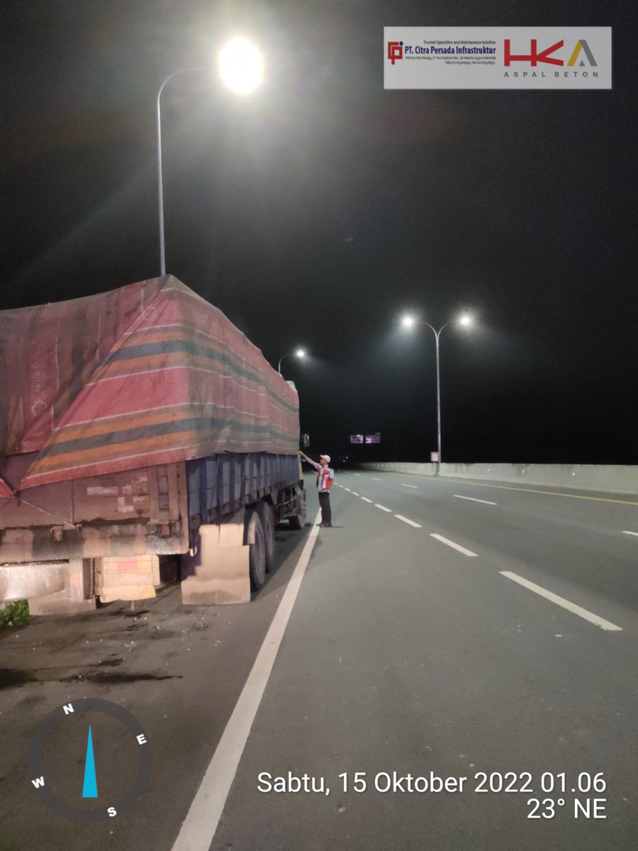 hk_tolpermai's tweet image. #Himbauan dari Petugas Layanan Lalulintas #TolPermai untuk kendaraan yang berhenti dibahu jalan namun tidak dalam keadaan darurat supaya dapat melanjutkan perjalanan nya,Jika lelah dan #Mengantuk silahkan istirahat di Rest Area terdekat. (Ri)
#SalamSETUJU