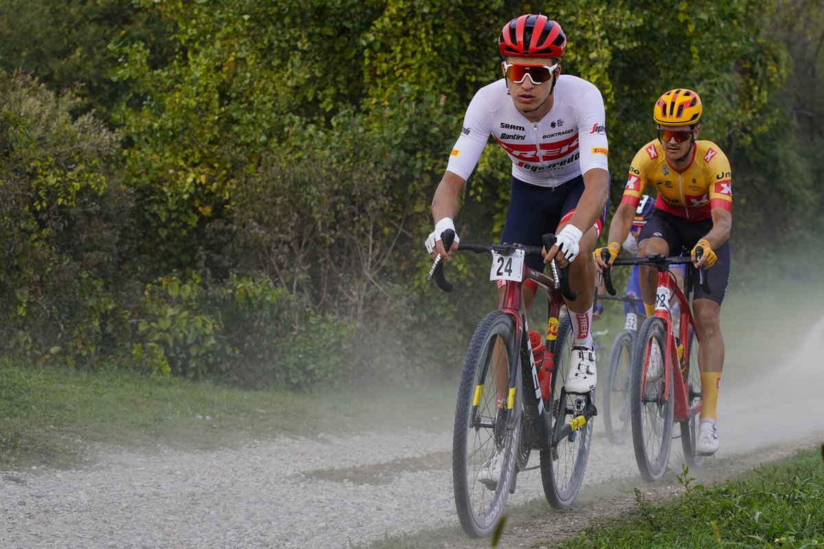 Hot Domane 🔥

A gutsy ride at #SerenissimaGravel by our riders <a href="/Emils_Liepins/">Emīls Liepiņš</a> <a href="/MarcBrustenga/">Marc Brustenga</a> <a href="/A_Hellemose/">Asbjørn Hellemose</a> and Mathias Vacek in saddle of the the all-new <a href="/TrekBikes/">Trek Bicycle</a> Domane 👊