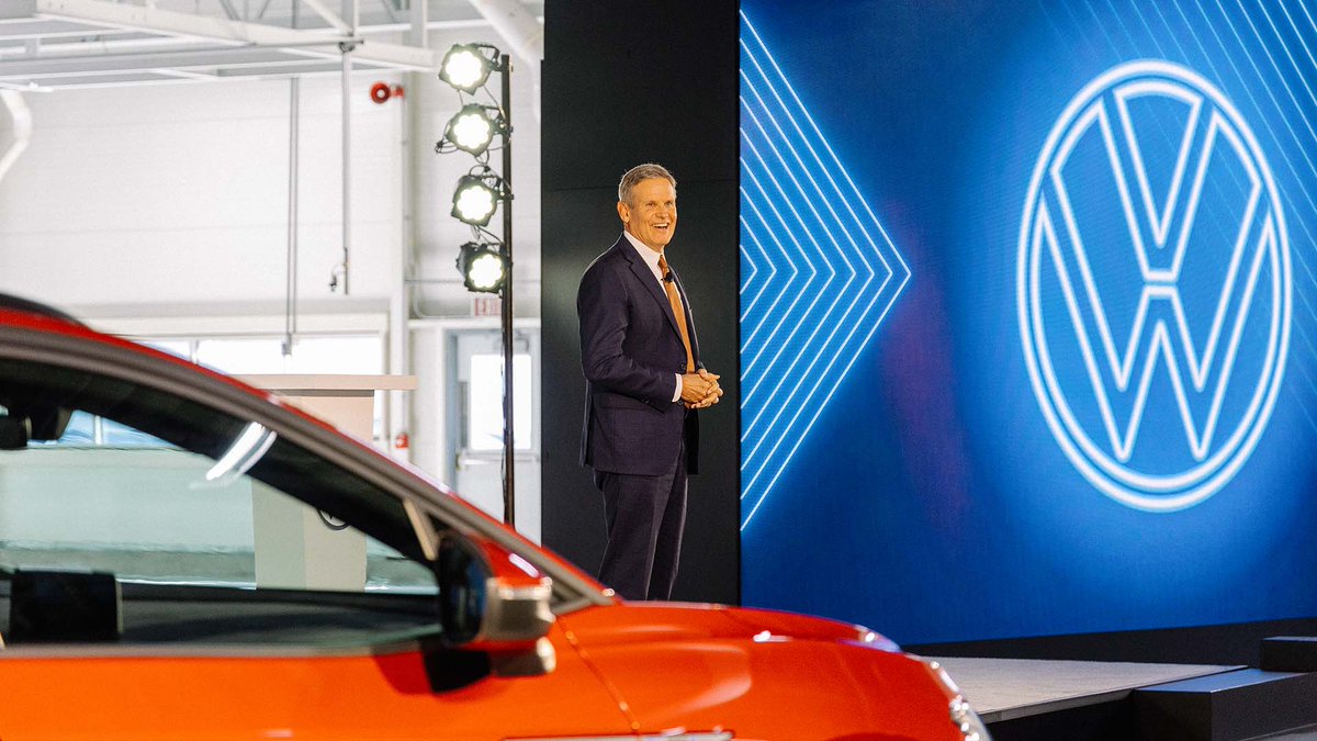 TNECD's tweet photo. Earlier today, @CommishTNECD joined @GovBillLee and @VW officials in Chattanooga to celebrate and commemorate the company's launch of the all-electric ID.4. 

Today's unveiling represents an investment of $800M and the creation of 1,000 new jobs. #MasteredinTN #EvinTN ⚡ https://t.co/wifwpHD4a3
