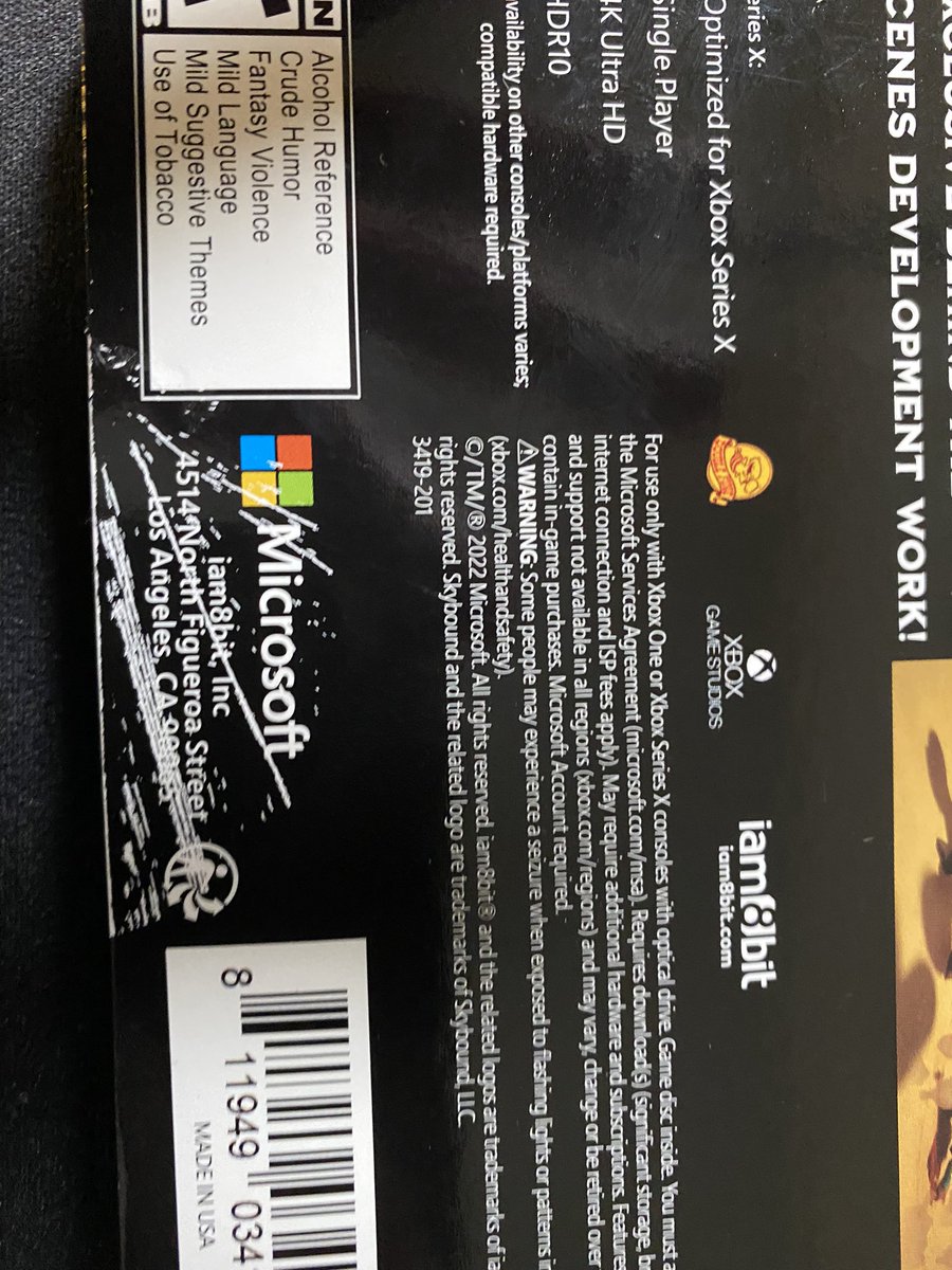 MarlbsMann's tweet photo. One comment about the Psychonaughts 2 packing. Not crazy about this tape used on the ends of the box because removing it, no matter how hard to try not too… it causes damage to the rear sleeve. #xbox #Psychonauts2 #packagingfail https://t.co/nSyPlivF1h