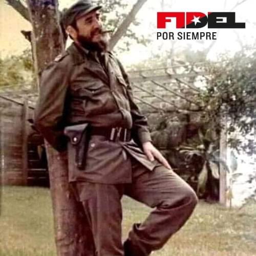 #FidelPorSiempre: "Yo sé que cuando un pueblo está unido como este y tiene fe y tiene hombres que no lo van a traicionar, es un pueblo invencible; y que a la Revolución nada ni nadie podrá vencerla." #Cuba 🇨🇺