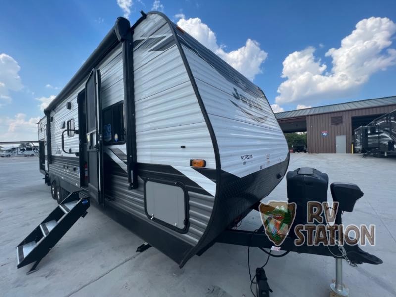 RVStationWaco's tweet photo. Did I hear someone say #roadtrip 🚃💨 Discover more beautiful landscapes in this new 2022 Jayco Jay Flight 32BHDS! 

Visit us online to learn more. 👉  https://t.co/jyh36kI8cx
*
*
#RVStationWaco #Waco #TX #RVLife #JaycoRV #Adventure #Discover #Explore #Camping https://t.co/0iHIkvk06k