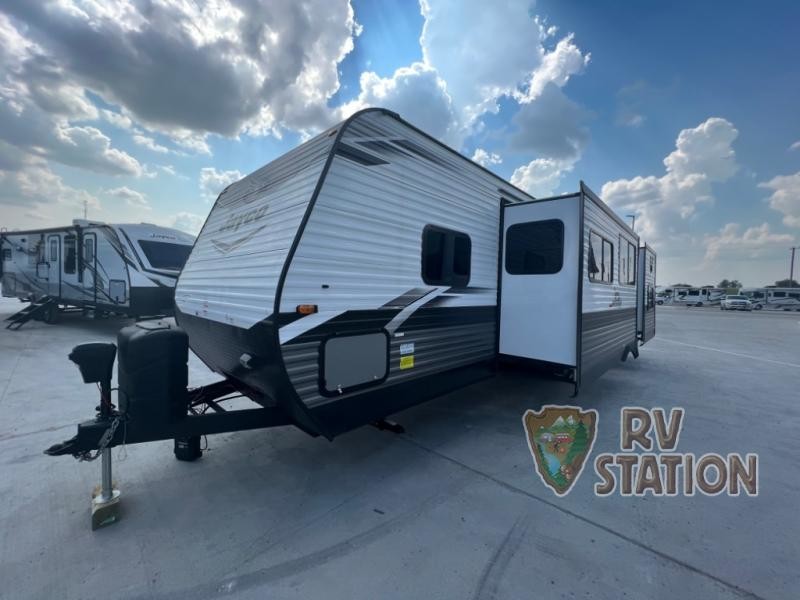 RVStationWaco's tweet photo. Did I hear someone say #roadtrip 🚃💨 Discover more beautiful landscapes in this new 2022 Jayco Jay Flight 32BHDS! 

Visit us online to learn more. 👉  https://t.co/jyh36kI8cx
*
*
#RVStationWaco #Waco #TX #RVLife #JaycoRV #Adventure #Discover #Explore #Camping https://t.co/0iHIkvk06k