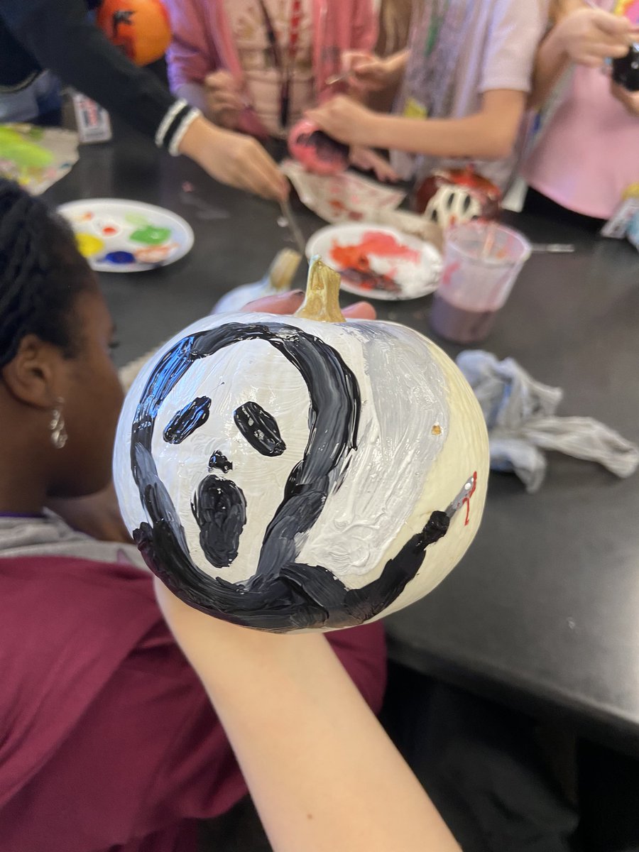 CPJH_CraftClub's tweet photo. Showing off our @CPJH_NJAHS Pumpkin Painting Art! @TISDCPJHS #KnowYourImpact @SrNicholas_AP https://t.co/twIhyvsFt0