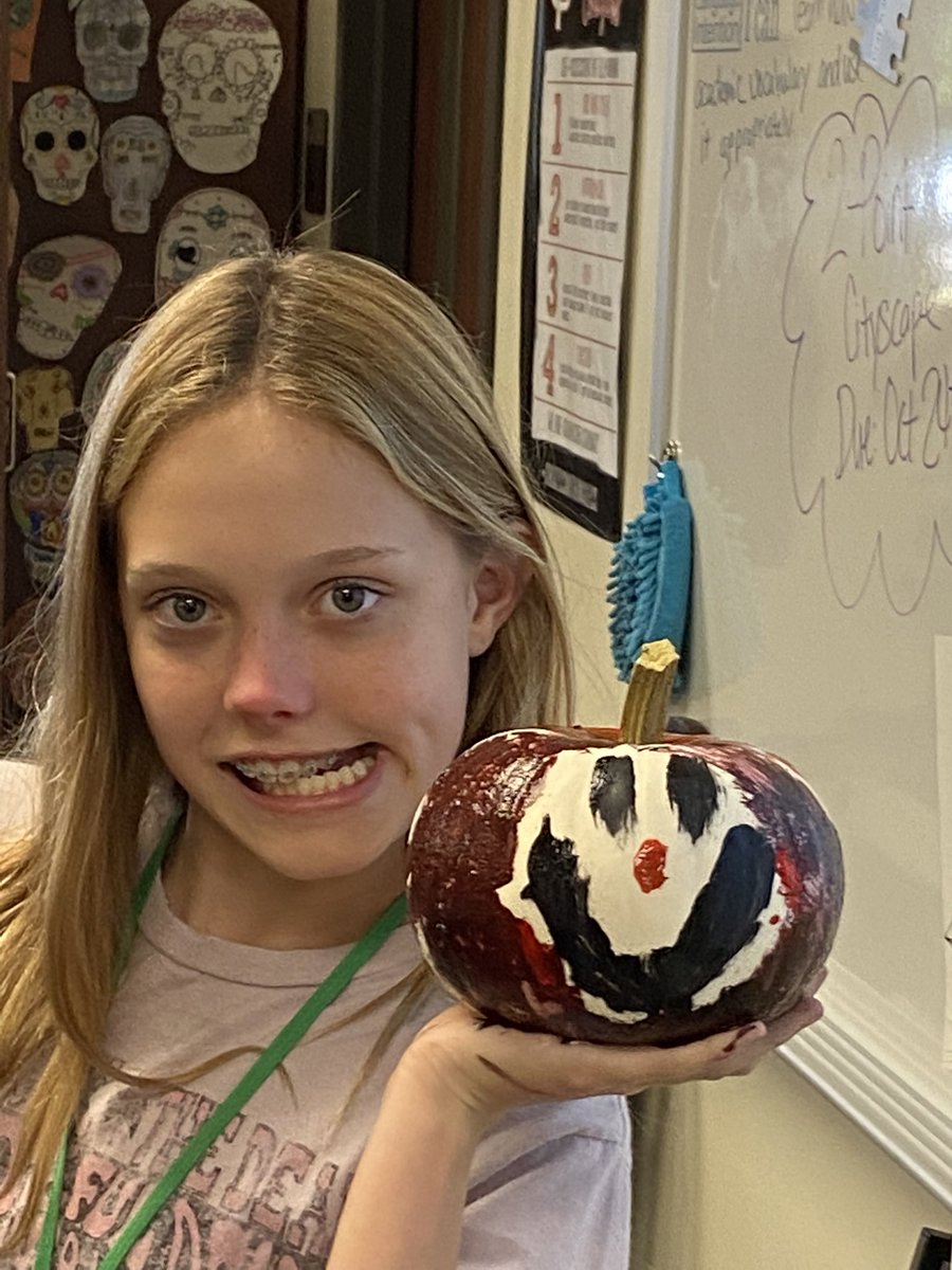 CPJH_CraftClub's tweet photo. Showing off our @CPJH_NJAHS Pumpkin Painting Art! @TISDCPJHS #KnowYourImpact @SrNicholas_AP https://t.co/twIhyvsFt0