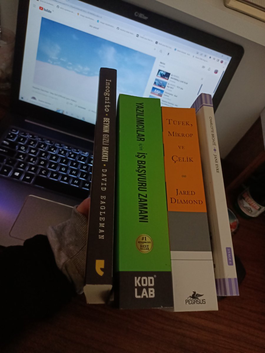eda_kas_'s tweet photo. Dรถrdรผne birden okumaya baลladฤฑm. Normalde ikiลerli kitap okurdum ama bu sefer hepsini merak ve severek okuyorum.๐ค๐
#gunsgermssteel #jareddiamond #janeeyre #CharlotteBronte #crackingthecodinginterview #gaylelaakmannmcdowel #incognito #davideagleman #books #beyningizlihayatฤฑ https://t.co/ThYNVgUXkV