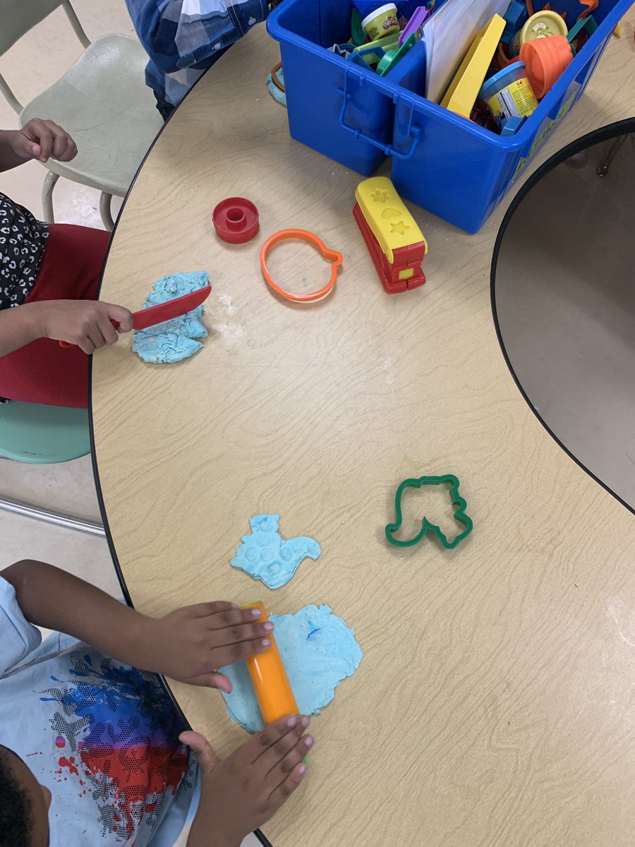 BPSHawksEES's tweet photo. Nothing too blue about this Fun Friday! #BPSHawksEES #BPSHawksLearn https://t.co/GziwzN0zPg