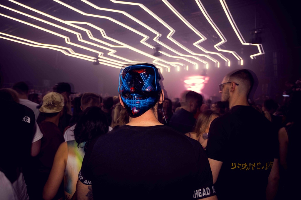 GU_Music's tweet photo. Waagnatie club moments caught on camera in Antwerp for #GU44  

Lose yourself to the sound of @AmelieLens

Music coming very soon: https://t.co/tgsMUXFzfz

📸 @DeanBelcher1 https://t.co/8Z03s12FAz
