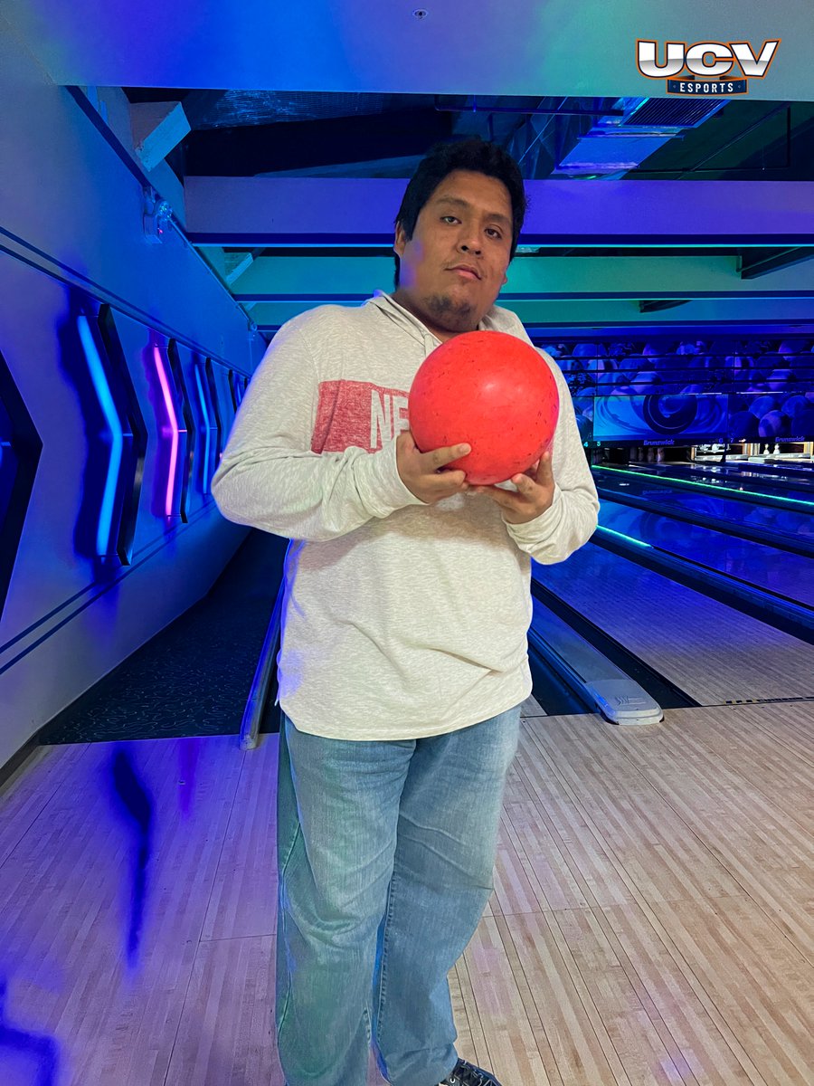 Aquí les dejamos un breve resumen de nuestra reunión de integración con nuestros creadores de contenido y parte del staff en el #BowlingMiraflores  😎

¡Un equipo unido es como una familia! 

#FamiliaUCV #FuerzaVallejo