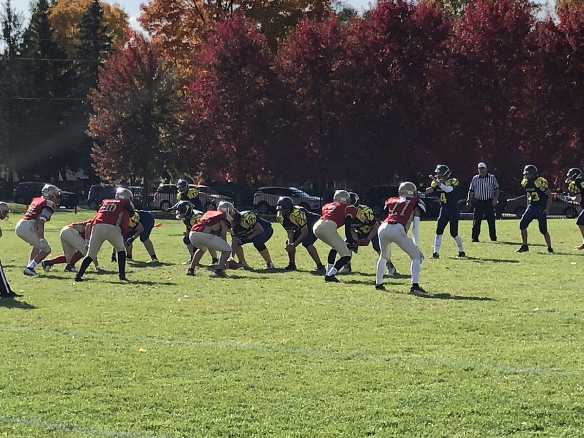 KASSAASports's tweet photo. Wow! What a great fall day for KASSAA Football action in Sydenham. Battle of the Golden birds. @SHSGoldenEagles vs @ndsshawks #perfectday #flyinghigh #itsabattle https://t.co/vmdFEJ0F8r