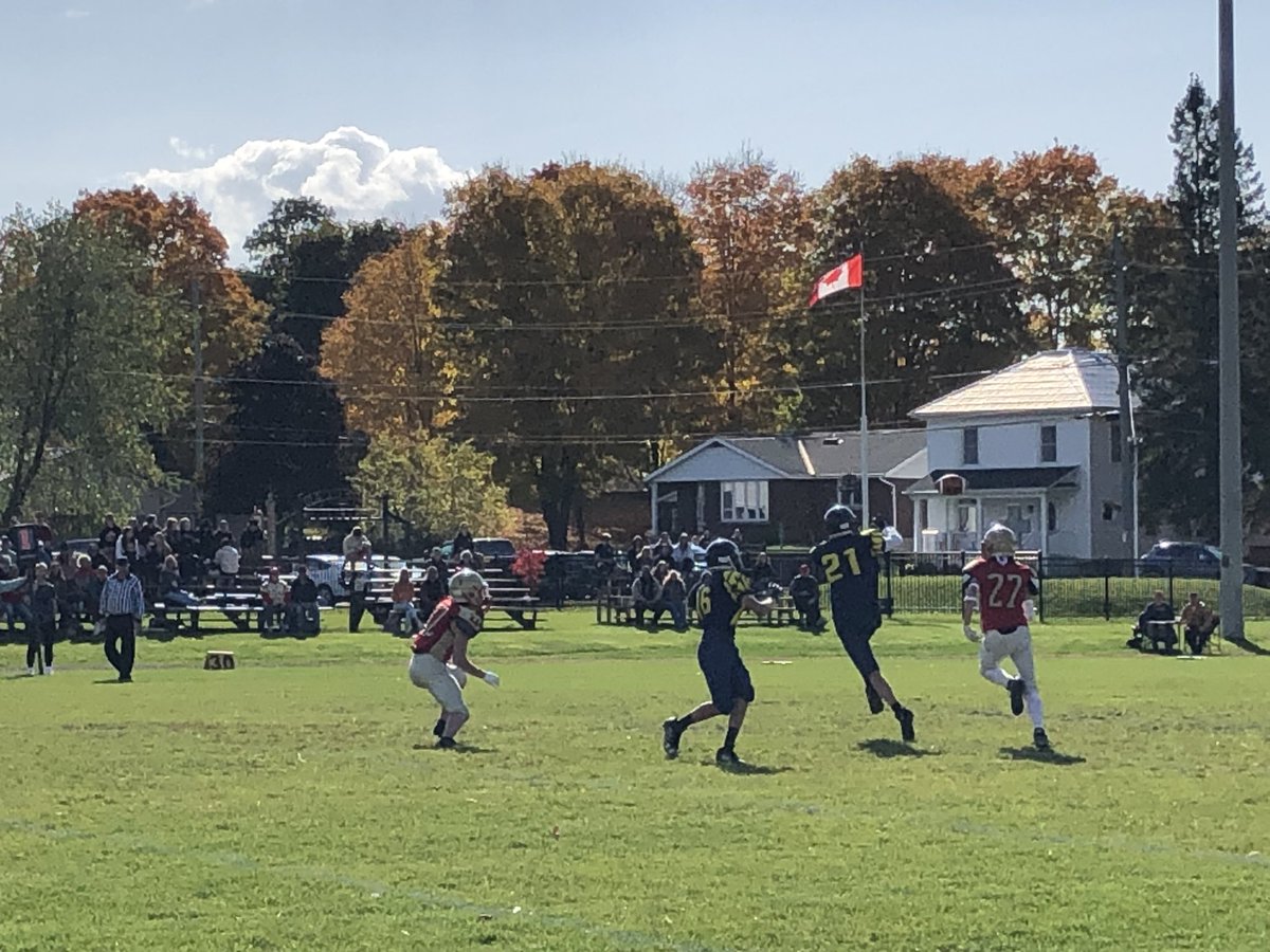 KASSAASports's tweet photo. Wow! What a great fall day for KASSAA Football action in Sydenham. Battle of the Golden birds. @SHSGoldenEagles vs @ndsshawks #perfectday #flyinghigh #itsabattle https://t.co/vmdFEJ0F8r