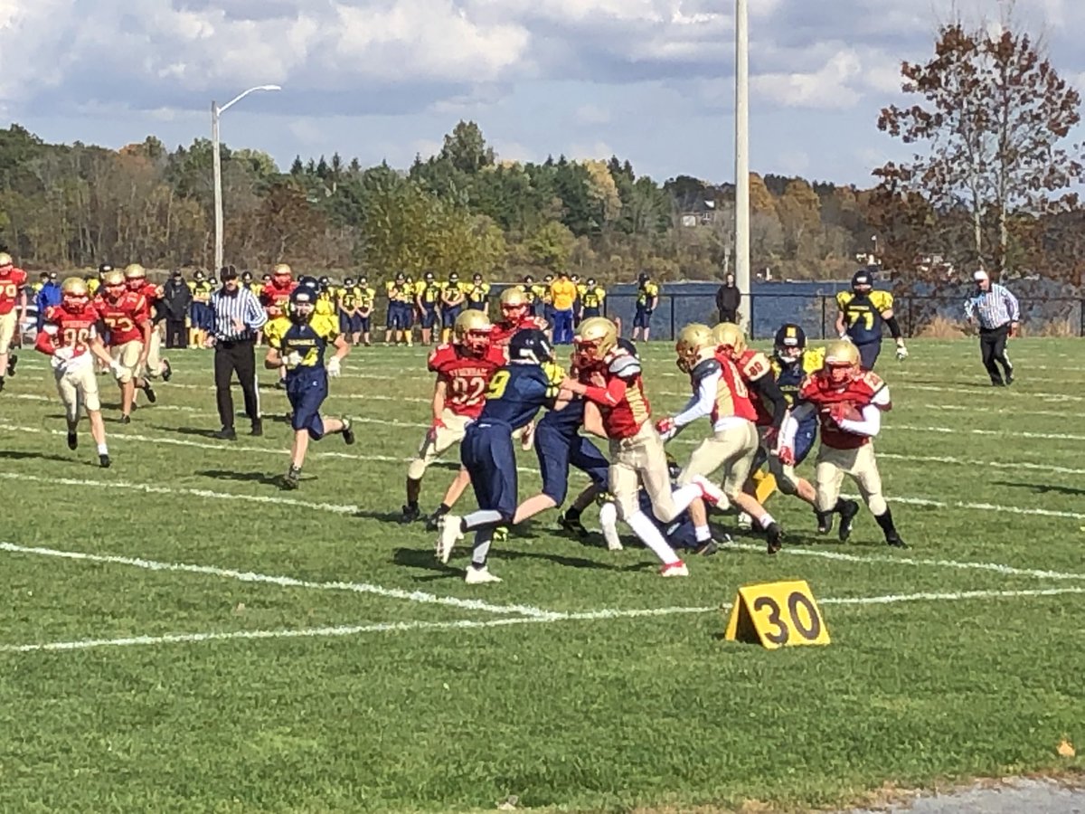 KASSAASports's tweet photo. Wow! What a great fall day for KASSAA Football action in Sydenham. Battle of the Golden birds. @SHSGoldenEagles vs @ndsshawks #perfectday #flyinghigh #itsabattle https://t.co/vmdFEJ0F8r