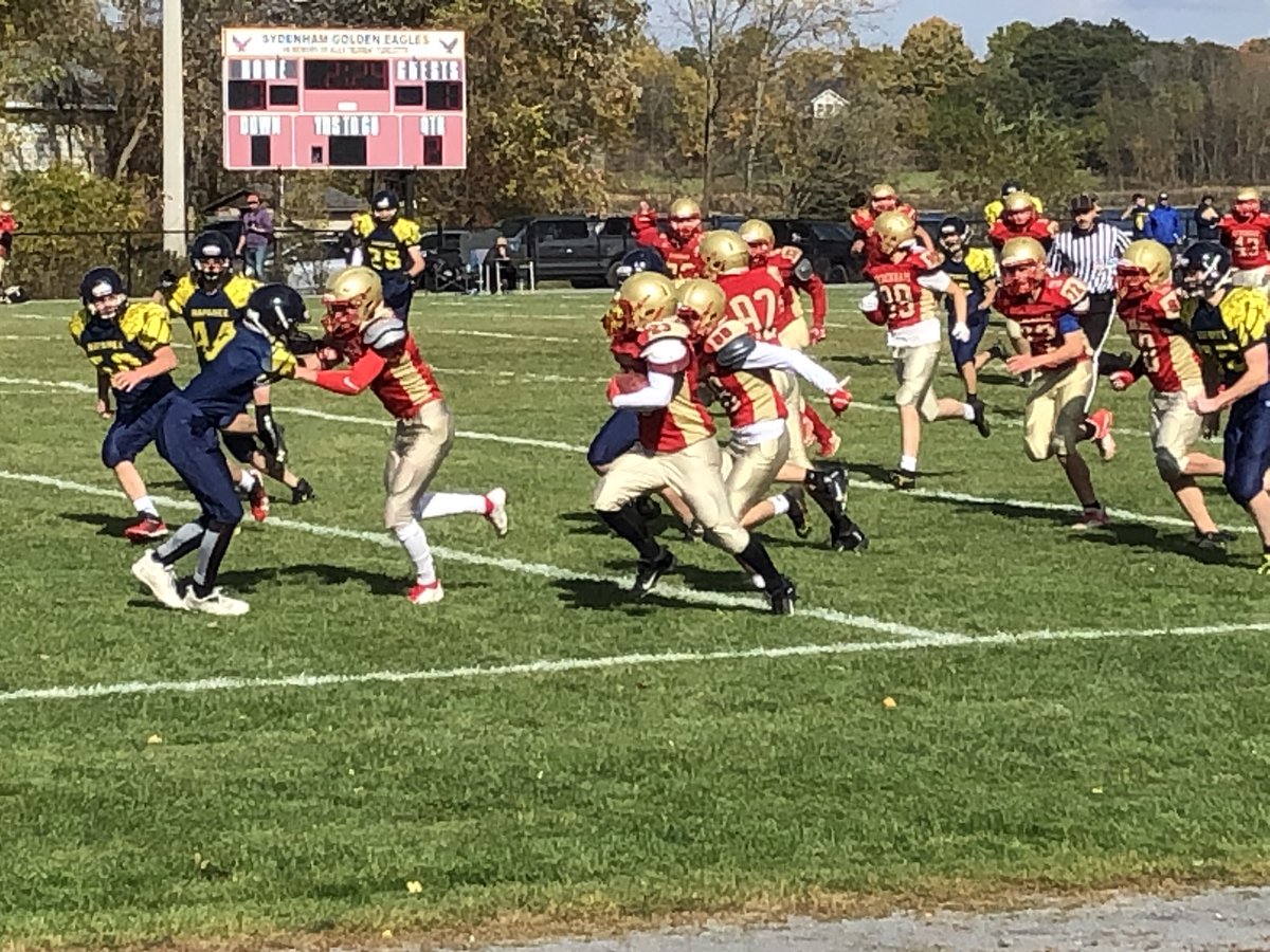 KASSAASports's tweet photo. Wow! What a great fall day for KASSAA Football action in Sydenham. Battle of the Golden birds. @SHSGoldenEagles vs @ndsshawks #perfectday #flyinghigh #itsabattle https://t.co/vmdFEJ0F8r