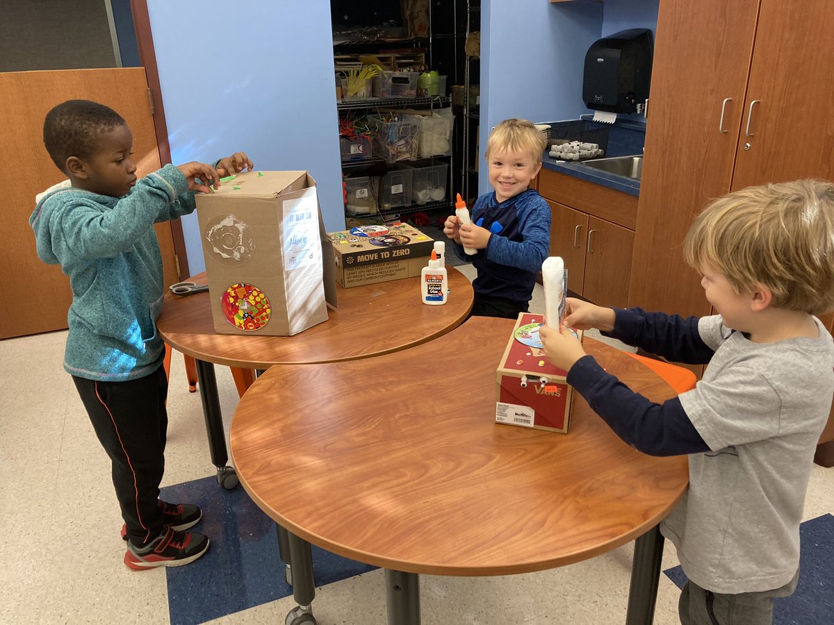 MarkhamK17's tweet photo. AM K’s in the Makerspace creating “Not a Box” creations. #makeyourmark #mattsmakerspace https://t.co/hvUZzoIwZy