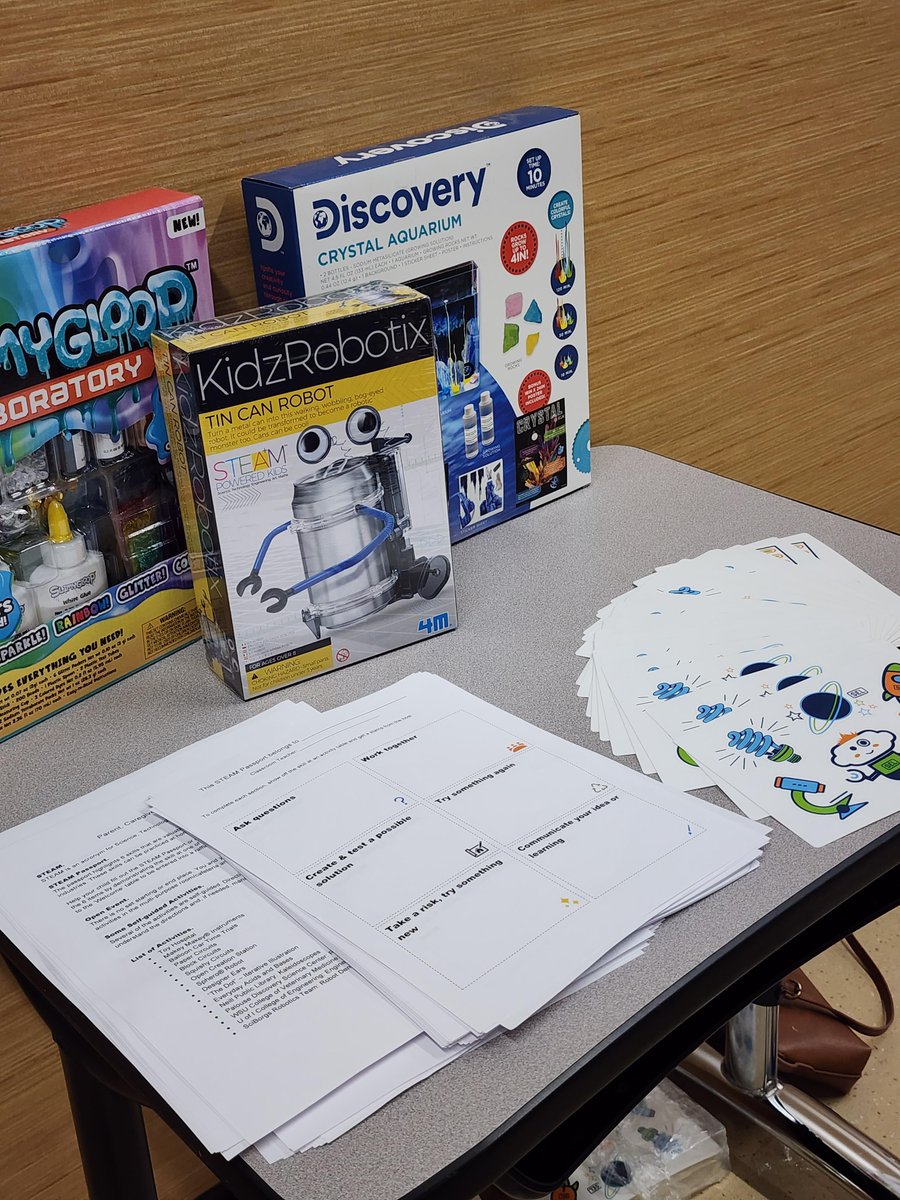 PullmanSD's tweet photo. 🤖🧪🧮STEAM Night was at Kamiak on Wednesday, October 12th! Thank you to all of our families and students who participated! They all had a blast! #PROUD2bePSD #STEAM #soarlikeaKEStrel https://t.co/jOLlpzt1Zb