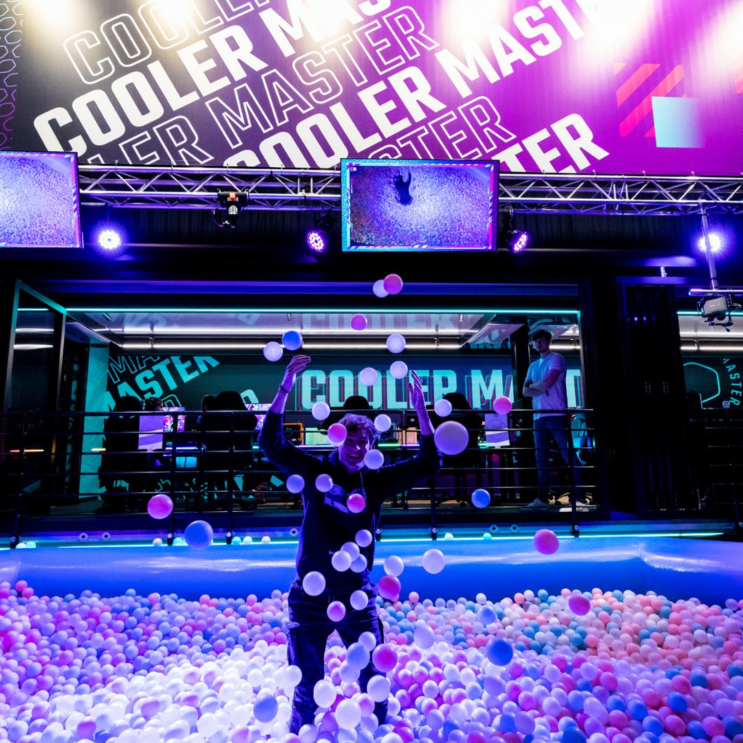 RTMgamesweek's tweet photo. We started DreamHack Rotterdam with an amazing first day. Lots of happy faces, activities and nice collabs. Do you want to see what we still have in store for you? Get your tickets now and enjoy the festival. #gaming #rtmgamesweek #dreamhackrotterdam https://t.co/AxJkNBaVo4