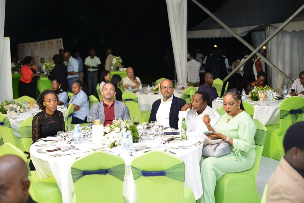 kcbbankug's tweet photo. “As Gov’t part of our responsibilities is to ensure financial growth & financial institutions offer a great support by proving capital to different businesses.” He added
#KCBAt15 #KCBGoAhead https://t.co/u3Bepeu7x3