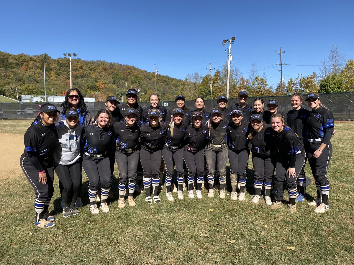 LWUsoftball's tweet photo. Fall Ball 🍂🥎 Big thank you to Kentucky State University for hosting us for a game and raising awareness for breast cancer month 💕 https://t.co/NHAVCD3Idh