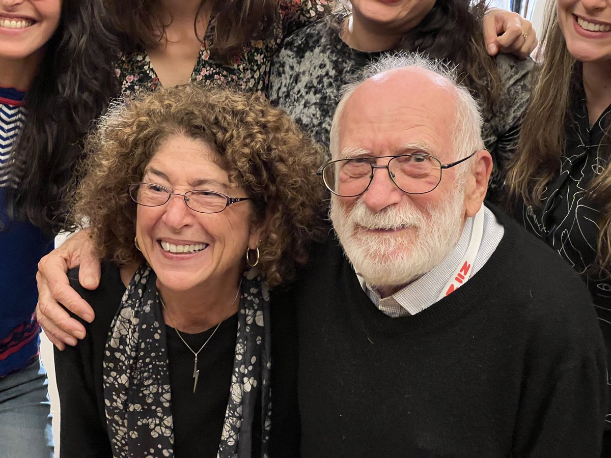 The sponge community is awesome largely due to nice and cool people like these two below who are ever so willing to share with the younger generations.  #11worldspongeconference