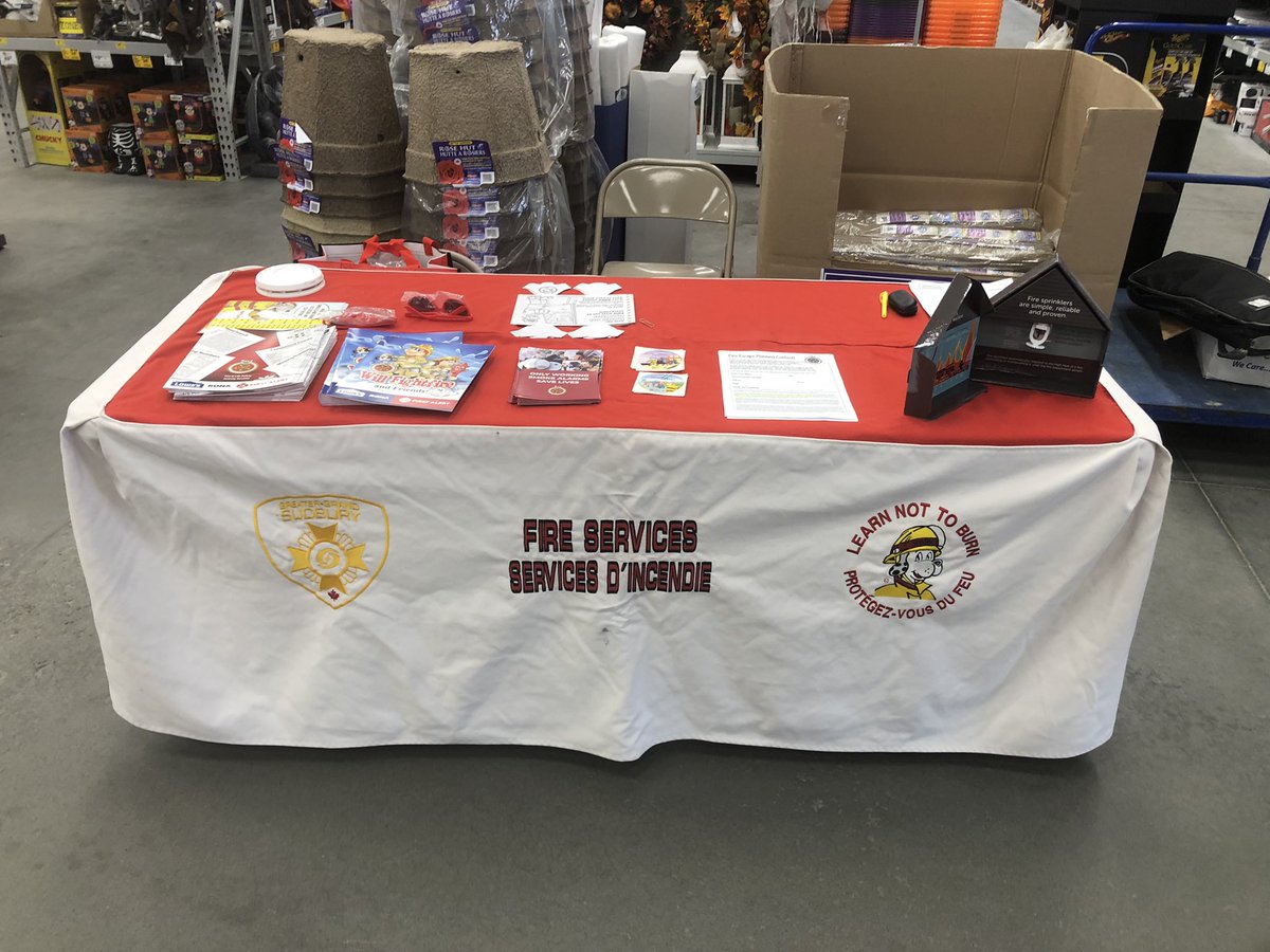 ropes1175's tweet photo. Lowes till 21:00 tonight and Home Depot tomorrow during the day, 

We needed to keep our lonely Senior Fire Education Officer company, so the SFPO’s are keeping him company 👍 #FirePreventionWeek #SmokeAlarmsSaveLives #knowyourfireescapeplan https://t.co/44W84uFIKg