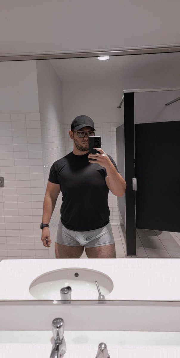 mannny_co's tweet photo. Black is always it 🖤 https://t.co/mcFZu2zqKF