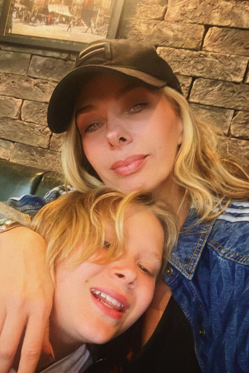 Adriane Galisteu tweet media