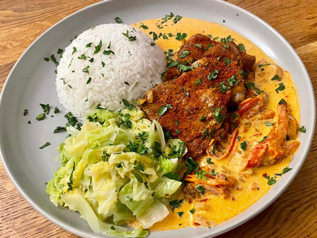 NeophyteCook's tweet photo. Creamy Paprika Pork: pork shoulder slow cooked with paprika &amp; garlic, with basmati rice and Savoy cabbage. The cooking juices were then reduced and mixed with double cream to make this tasty and indulgent dinner. https://t.co/QgErz0yigi