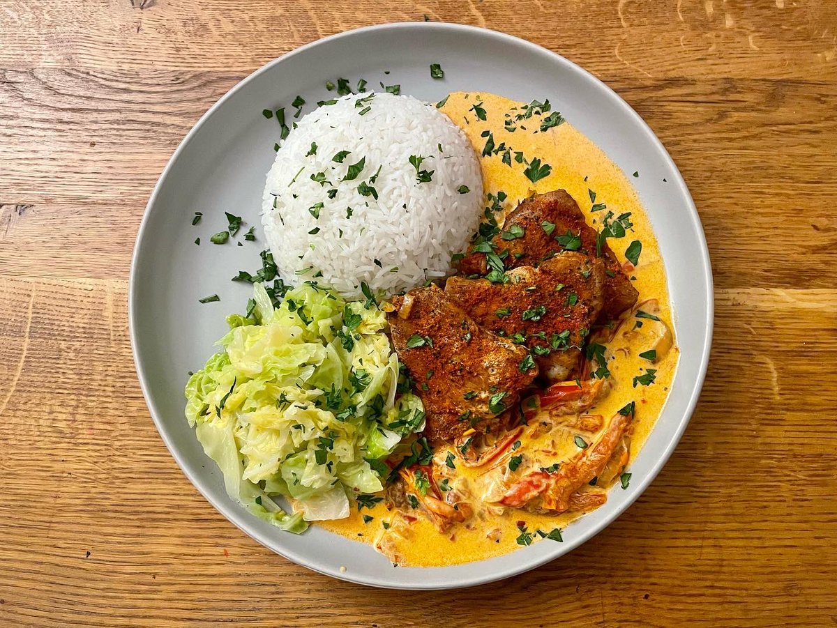 NeophyteCook's tweet photo. Creamy Paprika Pork: pork shoulder slow cooked with paprika &amp; garlic, with basmati rice and Savoy cabbage. The cooking juices were then reduced and mixed with double cream to make this tasty and indulgent dinner. https://t.co/QgErz0yigi