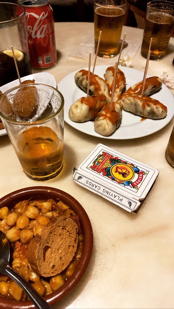Satisfet perquè he descobert un bar a Gràcia on per 3,50€ tens cervesa i tapa. El dia més feliç de la meva vida.