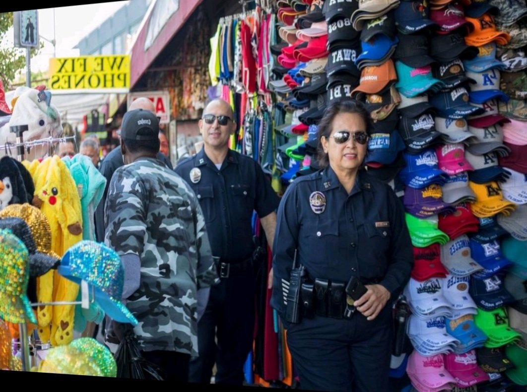 Yesterday,SANTEE ALLEY Fashion District BID Foot BEAT lead by director Anthony/Ivan, Capt Morales, Ruiz, Baez,Humphreys and ofcrs from Central/Newton. Business and community all aligned with us. Great engagement. 
<a href="/LAPDChiefMoore/">Michel R. Moore</a> 
@LabradaAl 
<a href="/lapdmikeoreb/">Michael A. Oreb</a>